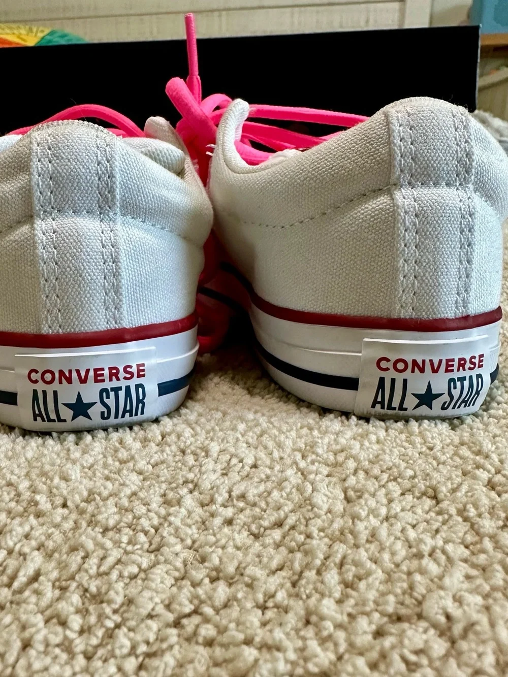 Converse Kids street Ox Low Top Sneakers - White with Bright Pink Laces